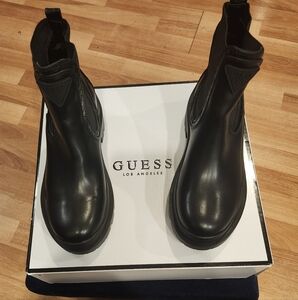 GUESS Yesses3 Women's Sleek Black Leather Boots Size 6 new with box